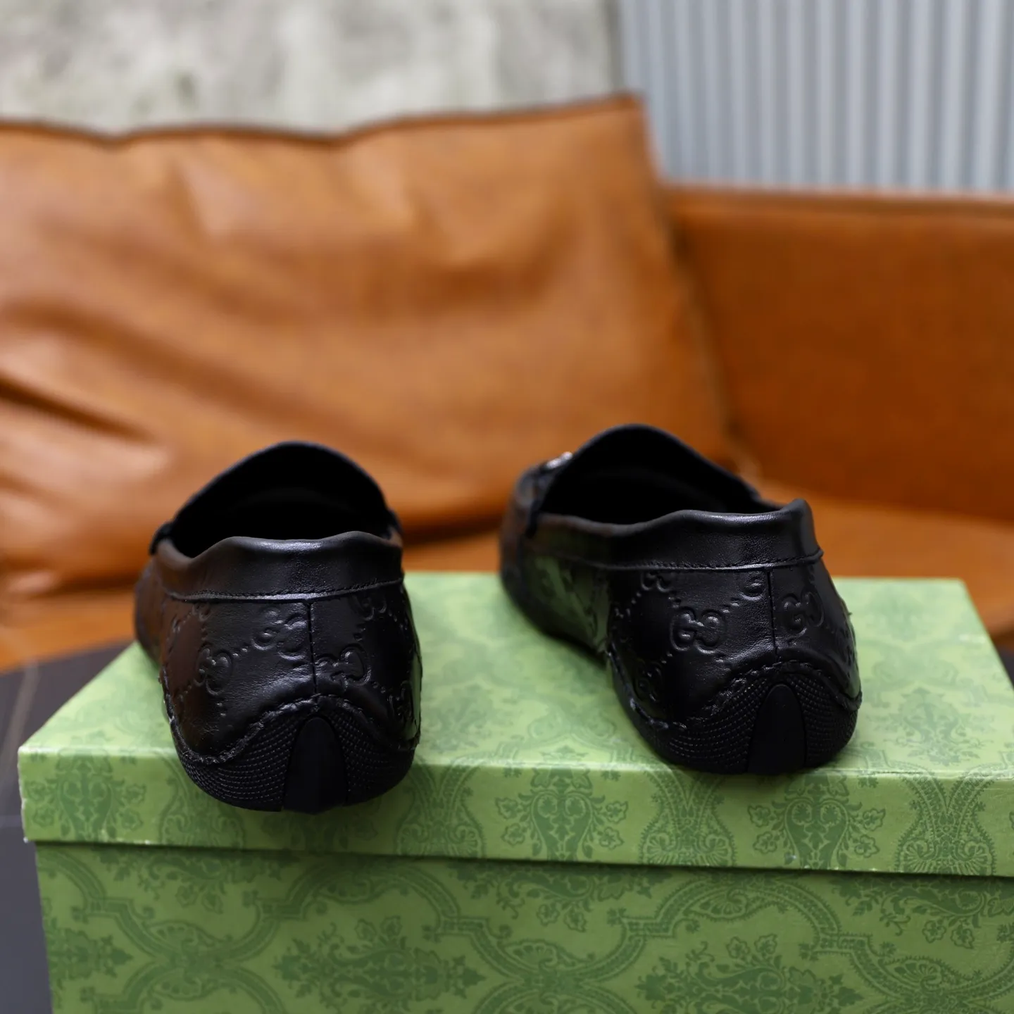 Ex-factory price: 400💰🙅‍♂️🙅‍♂️🙅‍♂️ Brand: Gucci GuCCI Standard code: Men's code 38-44 (45 can be customized) Grade: Same as the official website Material: Original leather stitching and hand stitching Comfortable and wear-resistant outsole Style category: Men's fashionable casual slip-on shoes Distinguished big-name luxury elements Top luxury Color: Color of the actual picture